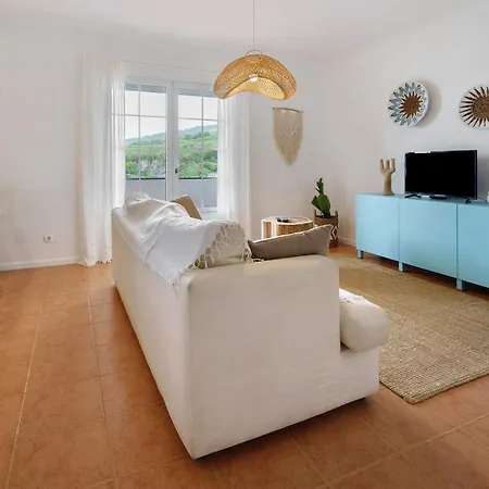 House - Mountain And Ocean Apartment